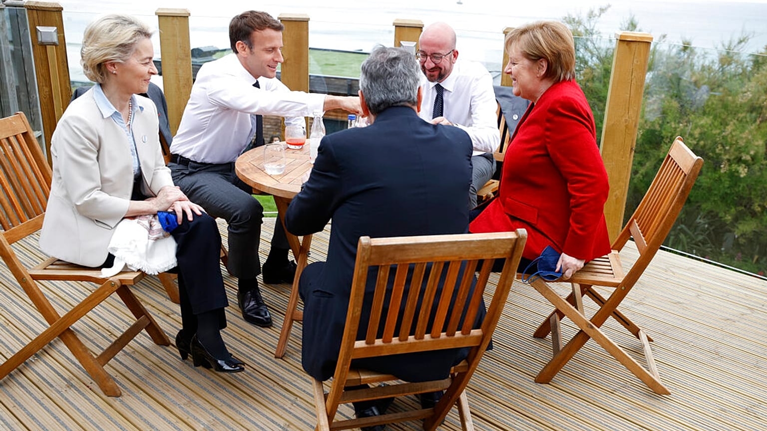 G7: Johnson diz que "é vital não repetir erros" do passado
