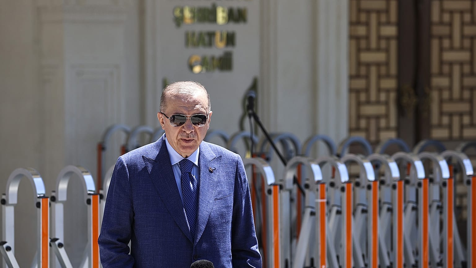 Cumhurbaşkanı Recep Tayyip Erdoğan, Şehriban Hatun Camisi'nde kıldığı cuma namazı sonrası gazetecilerin sorularını yanıtladı
