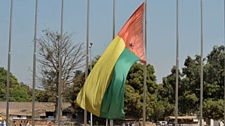 Gine-Bissau bayrağı