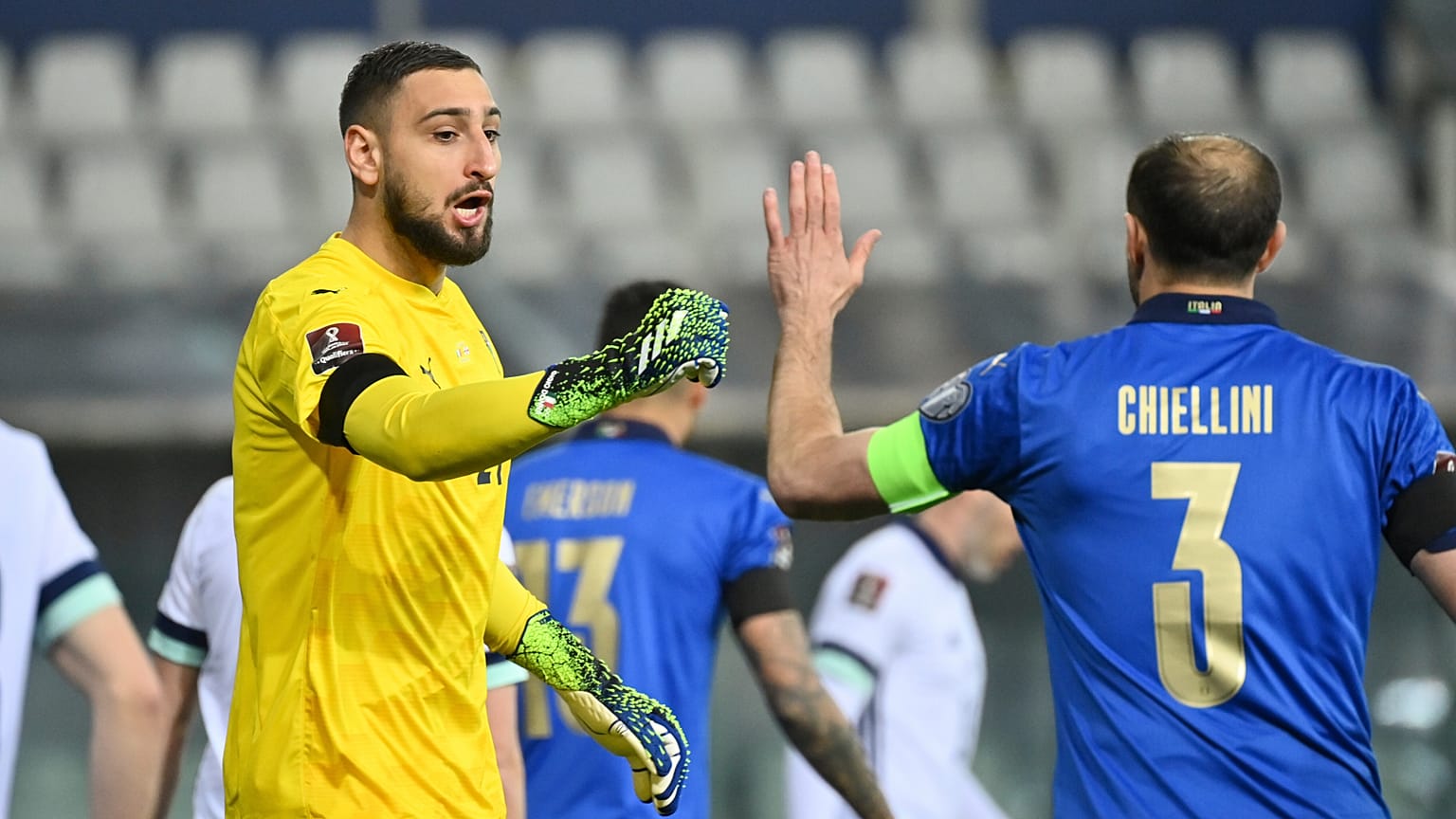 Gianluigi Donnarumma e Giorgio Chiellini si congratulano e durante la partita di calcio di qualificazione ai Mondiali 2022 gruppo c tra Italia e Irlanda del Nord