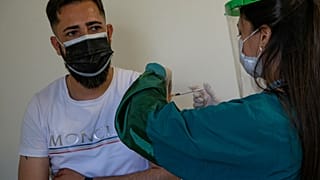 Türkiye'de yeni meslek grupları aşılama programına dahl edildi