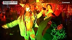 Jóvenes bailan en una discoteca de Washington, Estados Unidos