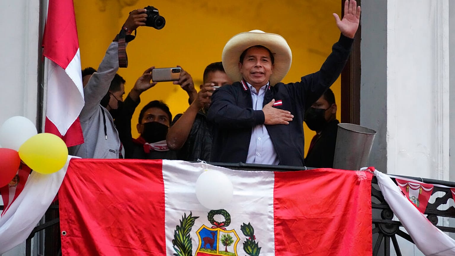 Pedro Castillo se dirige a sus seguidores