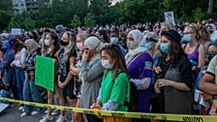 KAnada'da araçla ezilerek öldürülen Müslüman ailenin dört ferdi son yolculuklarına uğurlandı