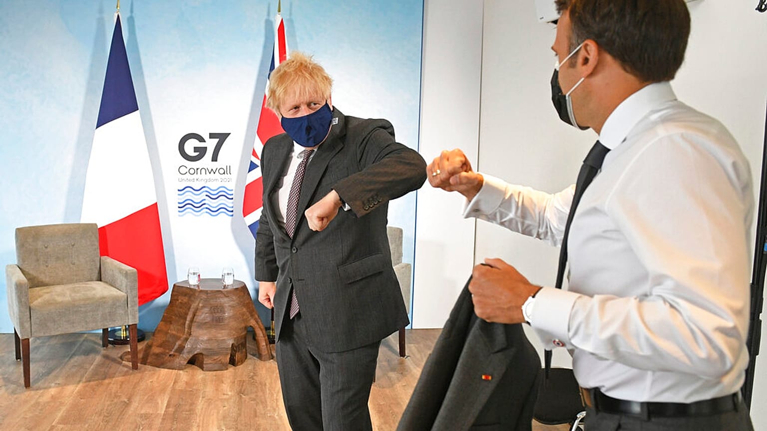 İngiltere Başbakanı Boris Johnson (solda) ve Fransa Cumhurbaşkanı Emmanuel Macron, G-7 Zirvesi'nde