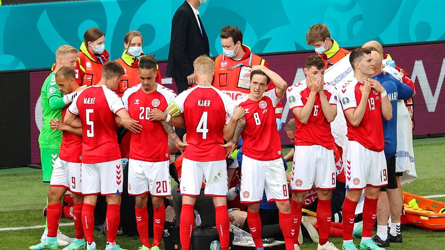 Finlandiya maçında fenalaşan Danimarkalı Christian Eriksen'e ilk müdahale