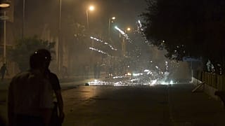 Heurts entre policiers et manifestants dans la banlieue de Tunis (Tunisie), le 12/06/2021