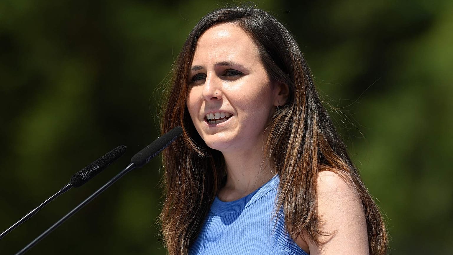 الأمين العام لحزب بوديموس المنتخَب حديثًا، إيوني بيلارا، تحضر اجتماعًا للحزب في ألكوركون، بالقرب من مدريد، 13 يونيو 2021