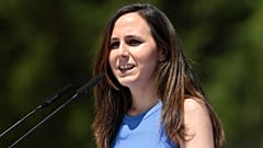 الأمين العام لحزب بوديموس المنتخَب حديثًا، إيوني بيلارا، تحضر اجتماعًا للحزب في ألكوركون، بالقرب من مدريد، 13 يونيو 2021