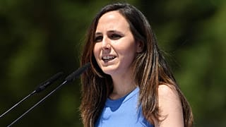 الأمين العام لحزب بوديموس المنتخَب حديثًا، إيوني بيلارا، تحضر اجتماعًا للحزب في ألكوركون، بالقرب من مدريد، 13 يونيو 2021