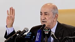 الرئيس الجزائري عبد المجيد تبون خلال مؤتمر صحفي في الجزائر العاصمة، الجمعة 13 ديسمبر 2019 