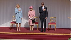 Katonai tiszteletadással fogadták Joe Bident Windsorban 