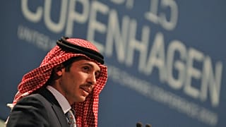 الأمير حمزة بن الحسين يلقي خطابه خلال الجلسة العامة في مركز بيلا في كوبنهاغن، 17 ديسمبر 2009