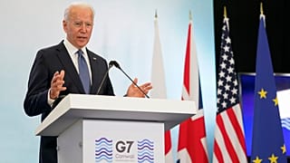 ABD Başkanı Jıoe Biden İngiltere'deki G7 Zirvesi'nin bitimindeki basın toplantısında açıklama yapıyor