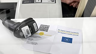 Karnyújtásnyira az uniós Covid-útlevél