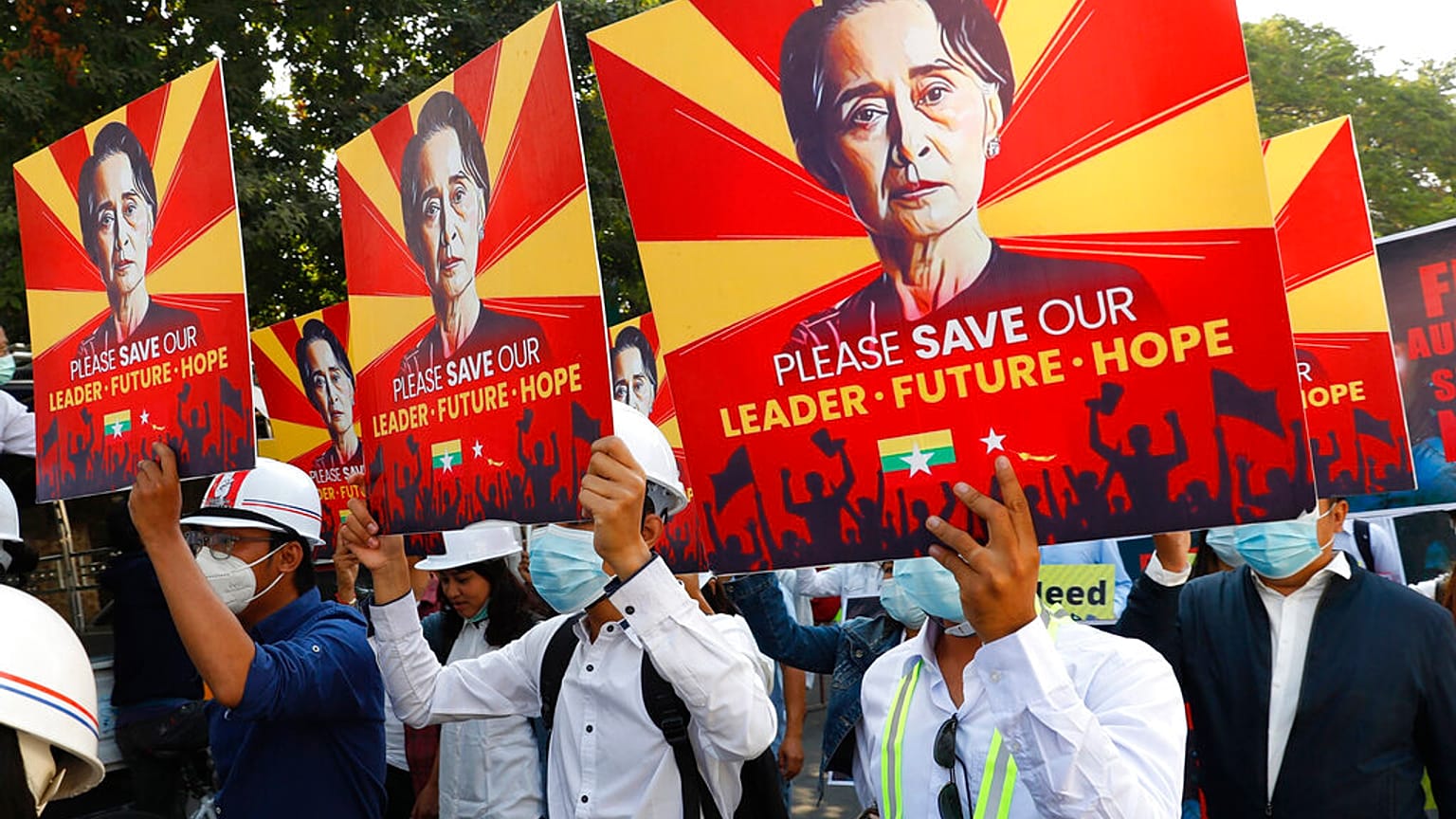 Proteste gegen die Inhaftierung der früheren Regierungschefin Aung San Suu Kyi in Mandalay, Myanmar, 15.02.2021