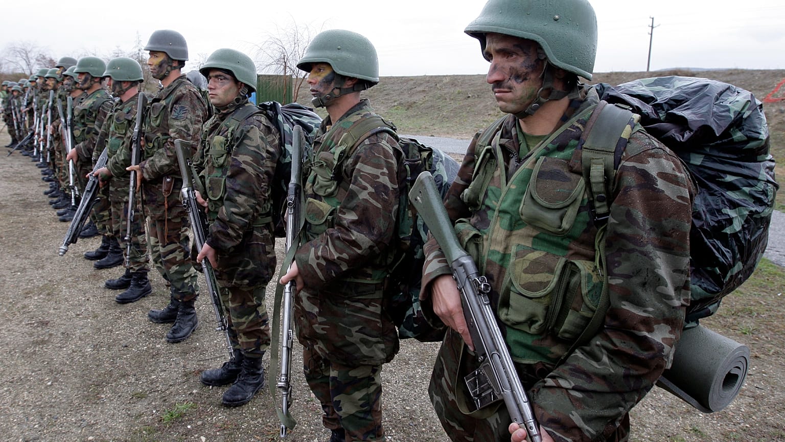 Türk askeri tarafından eğitilen Afgan askerler (arşiv) 