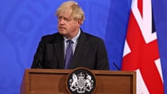 Boris Johnson fait l'annonce à son bureau de Downing Street, à Londres, le 14 juin 2021