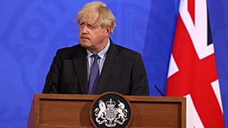 Boris Johnson fait l'annonce à son bureau de Downing Street, à Londres, le 14 juin 2021
