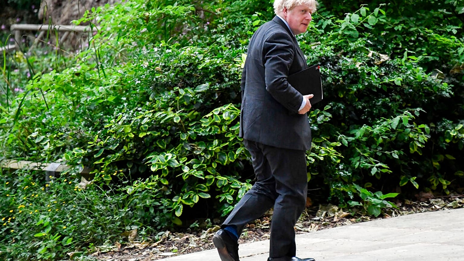 COVID | Boris Johnson retrasa un mes la desescalada en el Reino Unido