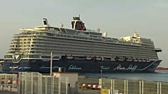 El Mein Schiff 2 tras su atraque en el puerto de Málaga
