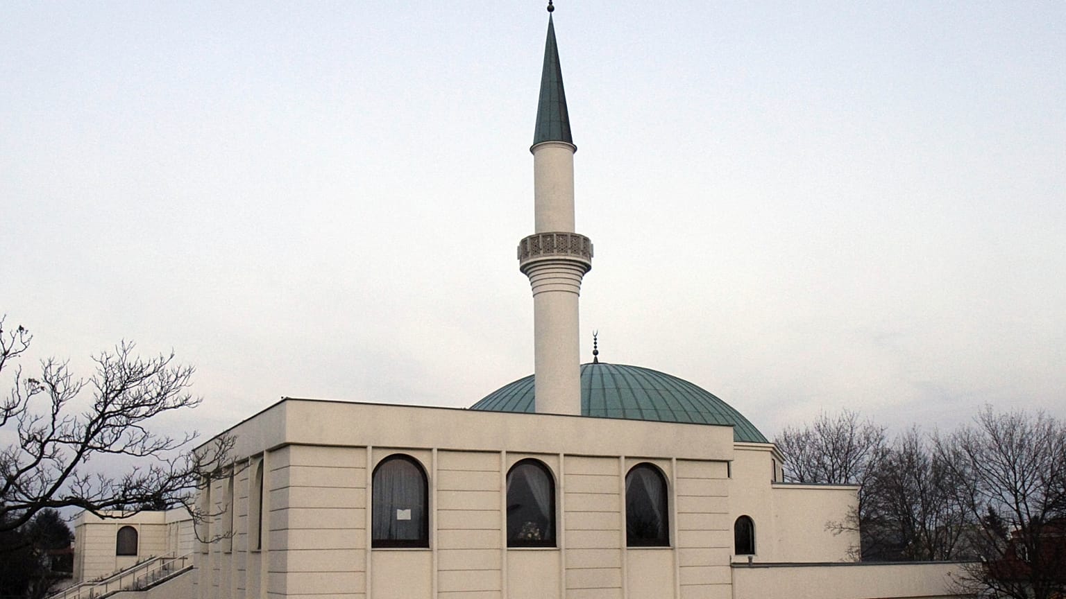A bécsi Iszlám Központ minaretje és mecsetje