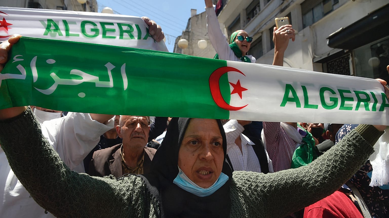 Victoire surprise du FLN en Algérie lors de législatives boudées par les électeurs 