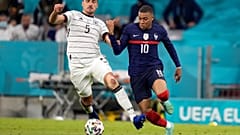 Mats Hummels gegen Kylian Mbappe