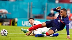 Hummels und Mbappe beim Spiel in München