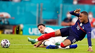 Hummels und Mbappe beim Spiel in München