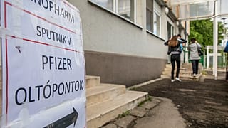 A 12 és 15 év közöttiek a Pfizer oltását kapják