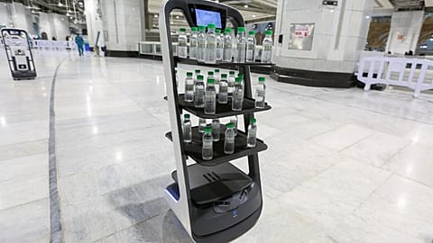 Robot-distributeur d'eau sacrée à la Mecque (Arabie Saoudite), le 15/06/2021