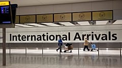 Ankommende Fluggäste am Flughafen London Heathrow, 26.01.2021