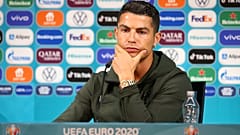 Cristiano Ronaldo bei der Pressekonferenz in Budapest - ohne Flasche von Coca Cola