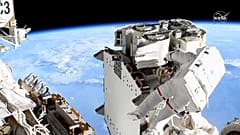 Thomas Pesquet dans l'espace, lors de sa sortie spatiale hors de l'ISS, le 16 juin 2021 