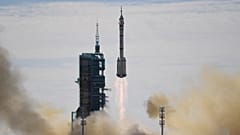 Décollage réussi pour la fusée chinoise Longue-Marche 2F depuis le pas de tir de la base de Jiuquan, dans le désert de Gobi, le 17 juin 2021 