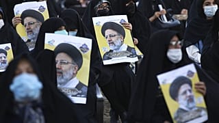 Simpatizantes del candidato presidencial Ebrahim Raisi durante un mitin, en la ciudad de Eslamshahr, al suroeste de la capital