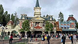 COVID-19: Άνοιξε η Disneyland στο Παρίσι - «Ναι» σε γάμους και εκδηλώσεις σε Αυστρία και Ιταλία