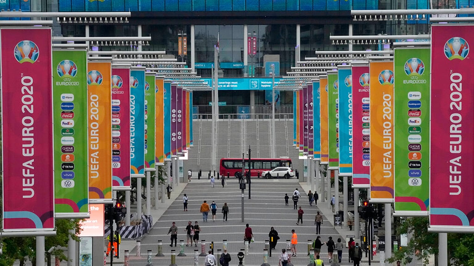 Londra'daki Wembley Stadyumu Euro 2020 final maçlarına ev sahipliği yapmaya hazırlanıyor
