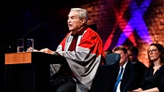 Soros György beszédet mond a CEU bécsi kampuszának megnyitóján 2019. november 15-én