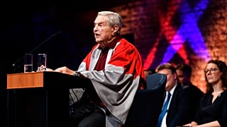 Soros György beszédet mond a CEU bécsi kampuszának megnyitóján 2019. november 15-én