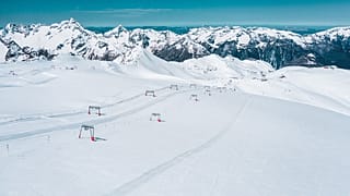 El glaciar de Deux Alpes espera a los esquiadores durante todo el verano