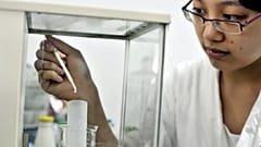 اختبارات في مدينة ووهان الصينية