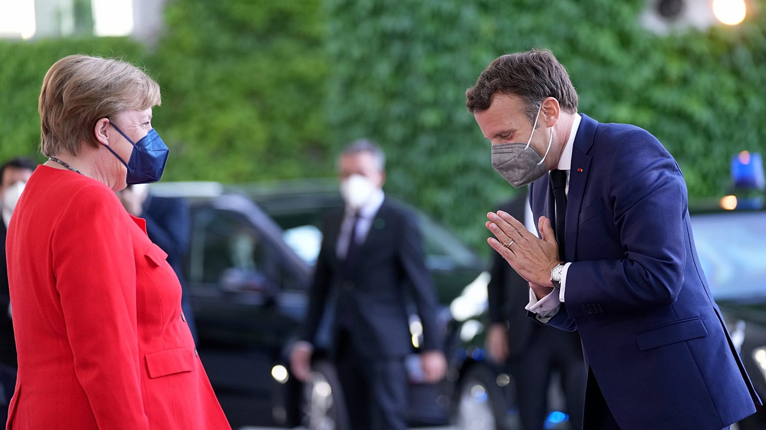 Almanya Başbakanı Angela Merkel, Berlin'i ziyaret eden Fransa lideri Emmanuel Macron'u karşıladı