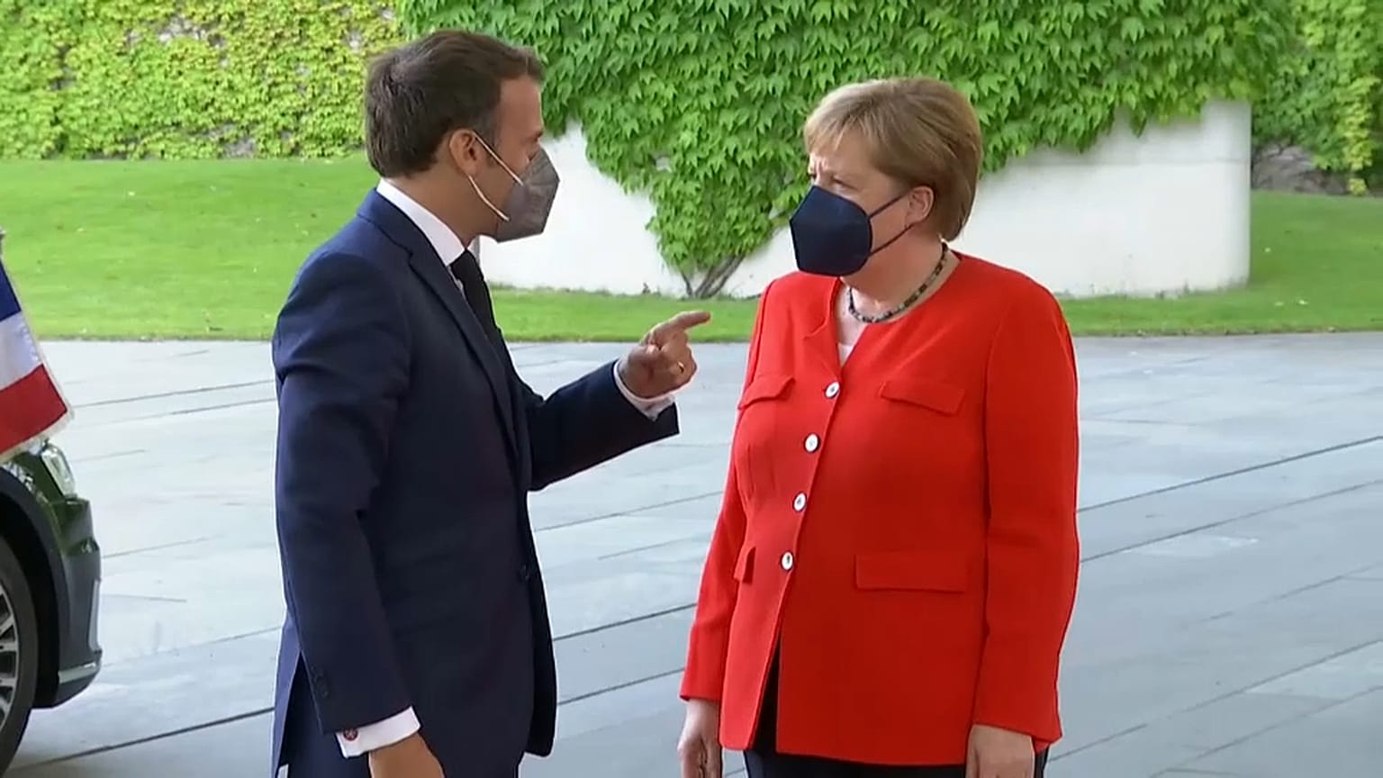 Angela Merkel et Emmanuel Macron appellent à la vigilance face au Covid
