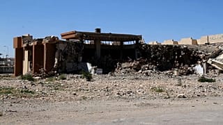جزء مدمر من مقر القذافي