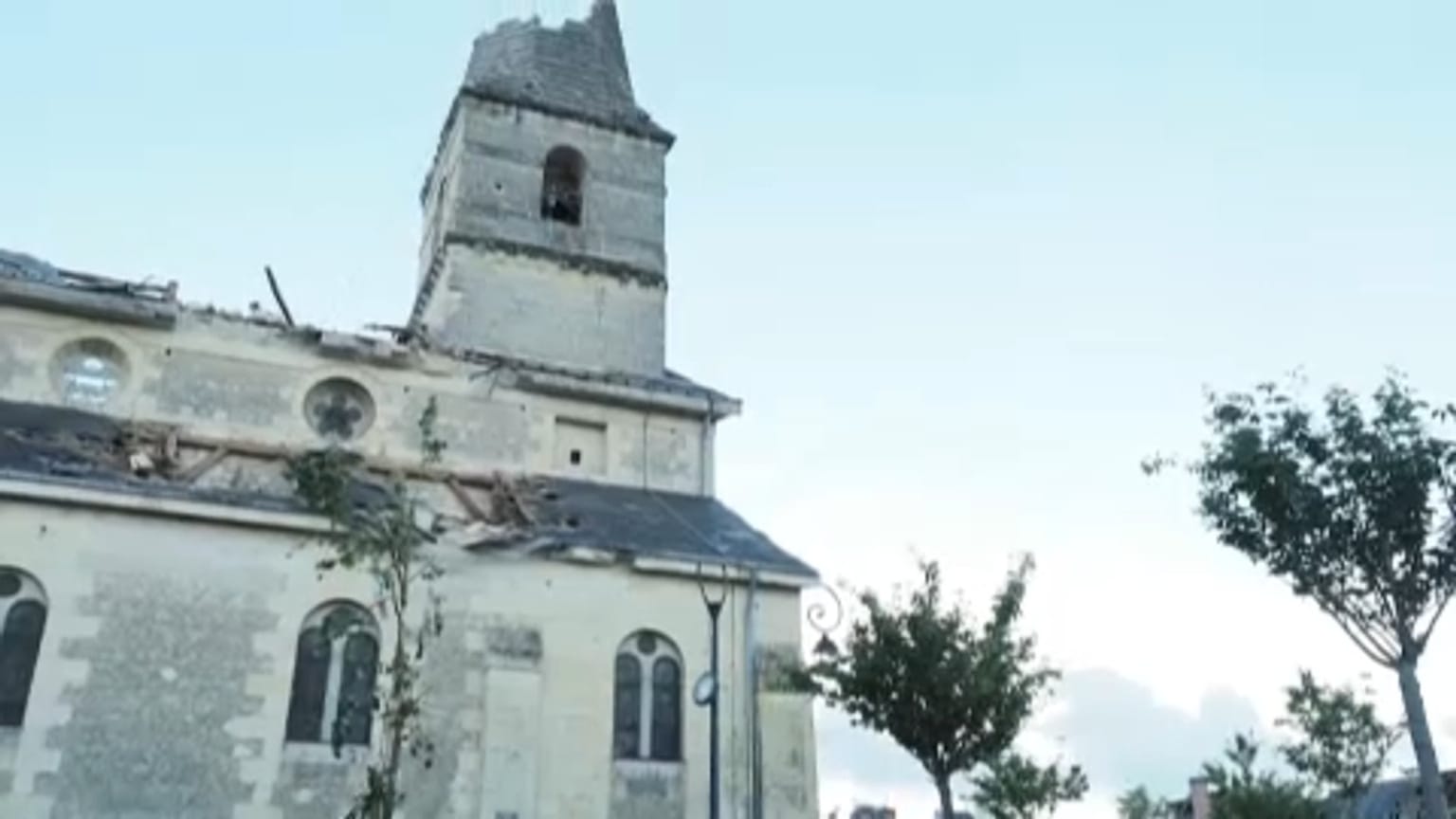 A pusztítás nyomai Saint-Nicolas de Bourgueilben