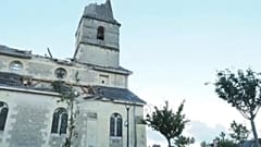 A pusztítás nyomai Saint-Nicolas de Bourgueilben