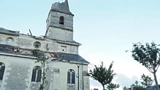 A pusztítás nyomai Saint-Nicolas de Bourgueilben