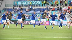 Italien mit drei Siegen in Gruppe A